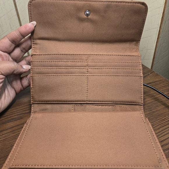 Liz Claiborne Patent Leather wallet - Picture 3 of 11